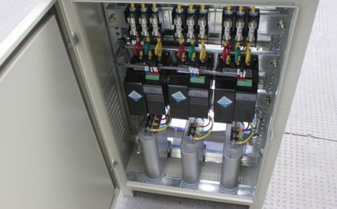如何選擇補償電力電容器的控制方式？
